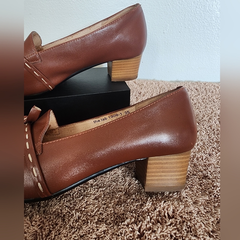 Women's Brown Loafers.  Size 35. Brand the lab.  That's right - Picture 15 of 16